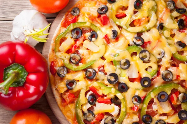 Delicious italian pizza served on wooden table — Stock Photo, Image