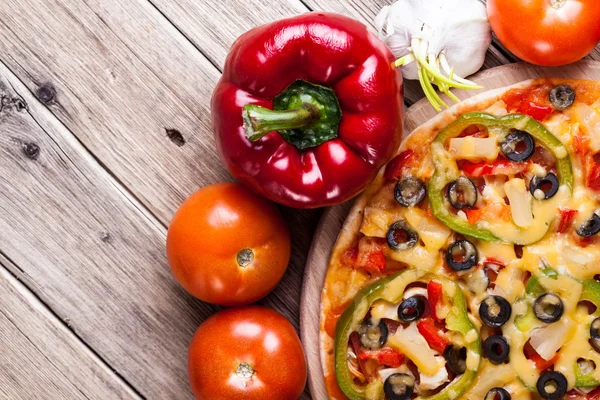 Delicious italian pizza served on wooden table — Stock Photo, Image