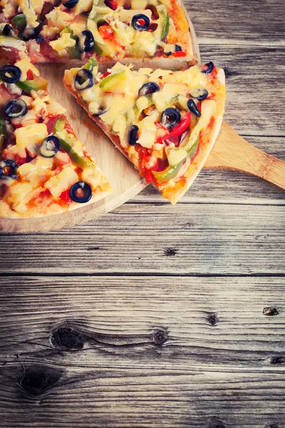 Delicious italian pizza served on wooden table — Stock Photo, Image