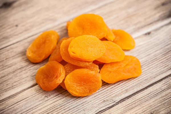 Купа сушених абрикосів крупним планом — стокове фото