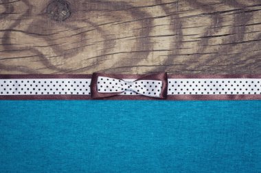 eski bir kağıt şerit yay ile birlikte