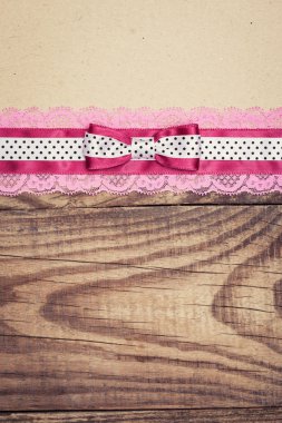 eski bir kağıt şerit ile