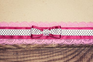 eski bir kağıt şerit ile