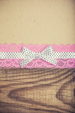 eski bir kağıt şerit ile