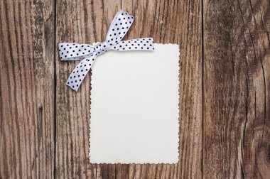 boş kağıt yaprak yay ile