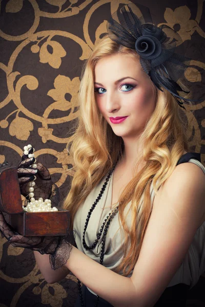 Woman with jewelry chest — Stock Photo, Image