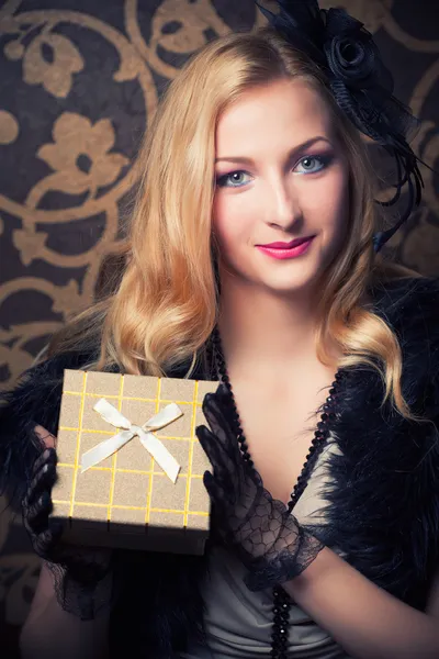 Woman holding gift box — Stock Photo, Image