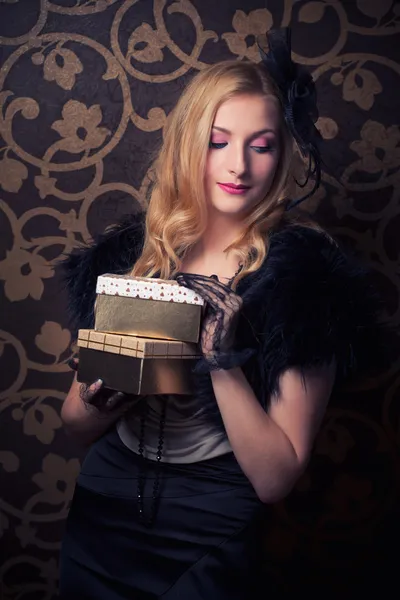 Woman holding gift box — Stock Photo, Image