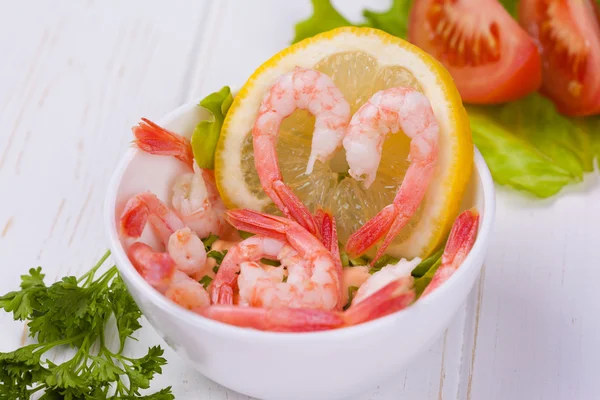 Camarones en tazón — Foto de Stock