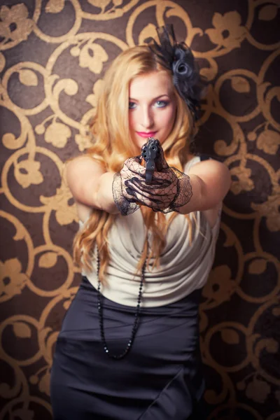 Retro woman holding a revolver — Stock Photo, Image