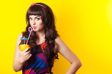 portakal suyu içme kadın