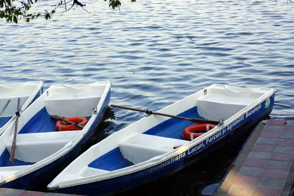 Βάρκες στη λίμνη — Φωτογραφία Αρχείου
