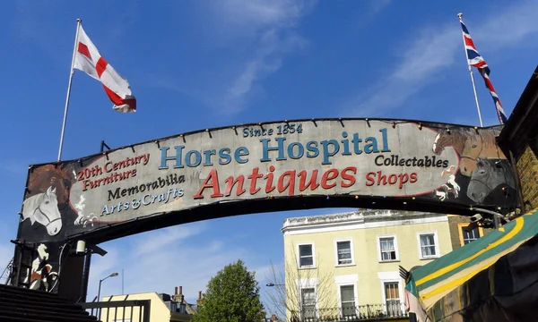 Cartel de antigüedades del hospital Horse, Londres — Foto de Stock