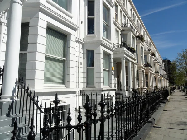 Anciennes villas blanches à Kensington, Londres — Photo