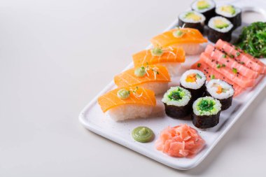 Vegan Suşi, Sashimi ve Maki Sandviç tabanlı deniz ürünleri.