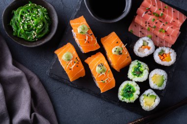 Vegan Suşi, Sashimi ve Maki Sandviç tabanlı deniz ürünleri.