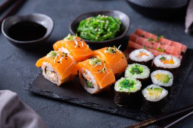 Vegan Suşi, Sashimi ve Maki Sandviç tabanlı deniz ürünleri.