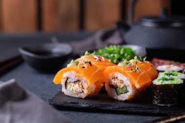 Vegan Suşi, Sashimi ve Maki Sandviç tabanlı deniz ürünleri.