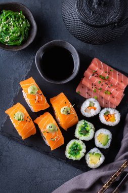 Vegan Suşi, Sashimi ve Maki Sandviç tabanlı deniz ürünleri.