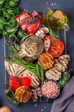 Izgara sebze, yaz yemeği, vejetaryen barbeküsü.