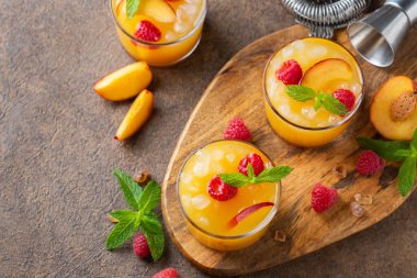 Şeftali ahududu yaz ferahlatıcı içecek, içecek, kokteyl