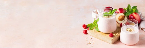 Peach Raspberry Smoothie Yogurt Oats Puffed Quinoa Summer Refreshing Drink — Stock Photo, Image