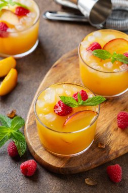 Şeftali ahududu yaz ferahlatıcı içecek, içecek, kokteyl