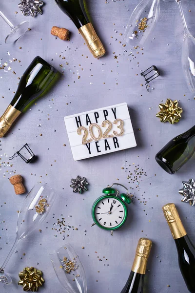 New Year Pattern Champagne Glasses Bottles Sparkles Confetti Number 2023 — Stockfoto
