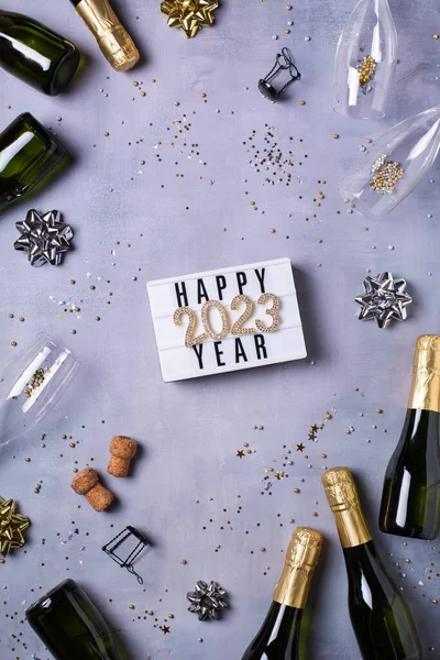 New Year Pattern Champagne Glasses Bottles Sparkles Confetti Number 2023 — Stockfoto
