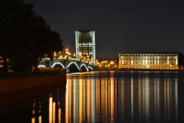 St. Petersburger Dreifaltigkeitsbrücke — Stockfoto