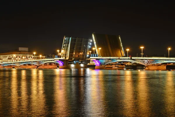 Heiliger petersburg, die annunziationsbrücke — Stockfoto