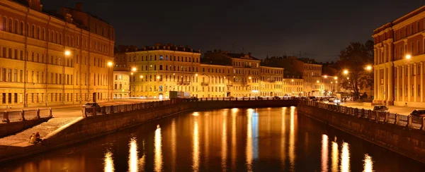 Petersburg, gribojedow kanal — Stockfoto