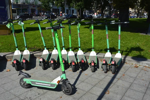 Lviv Ucrania Mayo 2021 Alquiler Scooters Eléctricos Calle Ciudad Vehículo — Foto de Stock