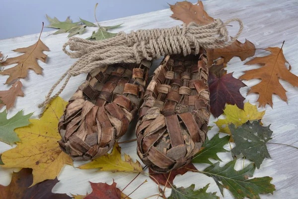 Bast Shoes Wooden Fence Museum Ekskonat Copy Ancient Wicker Shoes — Fotografia de Stock