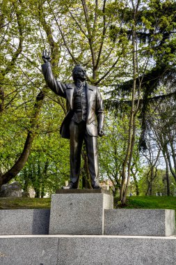 Lviv, Ukrayna - Mayıs 2021: Lviv 'deki Vyacheslav Chornovil Anıtı.