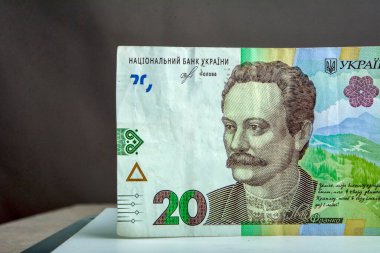 20 UAH 'lık yeni banknot. Ukrayna parası yakında. Ukrayna 'dan Ivan Franko Portresi 20 Hryvnia Banknotları.