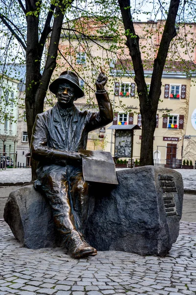 Lviv Ukraine 2014 Nikifor Statue Lviv Ukraine 波兰画家Nikifor Krynicki雕像 利沃夫市和Nikifor — 图库照片