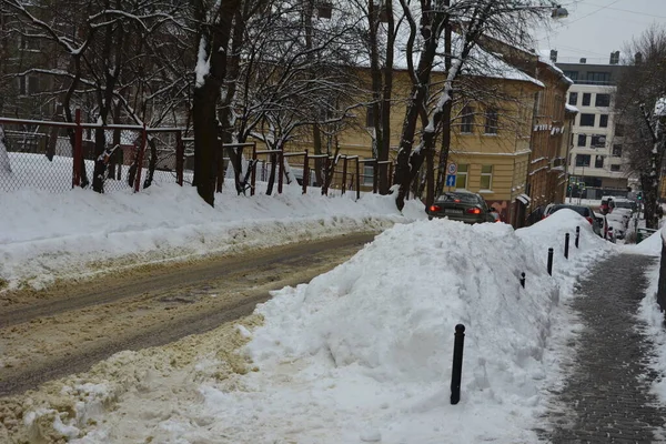 Lviv Ukrayna Ocak 2022 Kış Günü Kar Yağışı Sonrası Araçlar — Stok fotoğraf