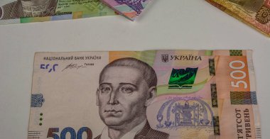 Ukrayna 'nın ulusal kahramanlarının Ukrayna parası üzerindeki portreleri. Ukrayna 'nın Hryvnia ulusal valsi.