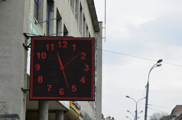 Moderne Große Dekorative Straßenuhr Große Quadratische Uhr Mit Einem Pfeil — Stockfoto