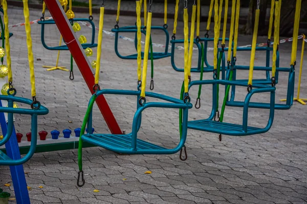 Καρουσέλ Παιδικά Καθίσματα Τρέχουν Γρήγορα Στο Λούνα Παρκ Άδεια Παιδικά — Φωτογραφία Αρχείου