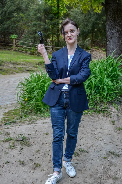 Young Business Caucasian Woman Confident Keeping Hands Hips Portrait Elegantly — Stock Photo, Image