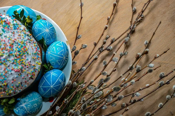 Tres Huevos Pascua Hechos Mano Decorados Con Técnica Teñido Resistente — Foto de Stock