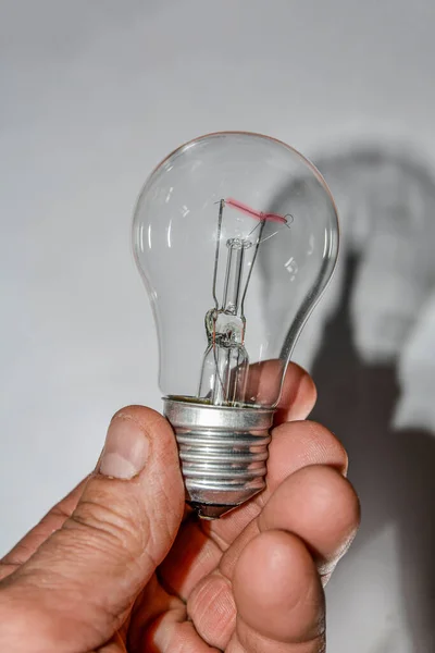 Lampa Elektryczna Twojej Dłoni Świecące Realistyczne Lampy Lampa Retro Poddaszu — Zdjęcie stockowe