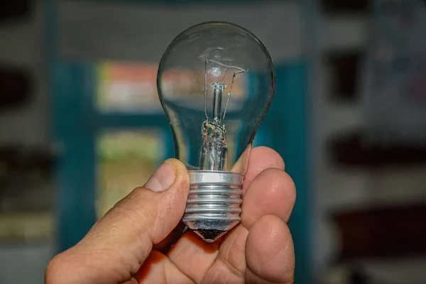 Lampa Elektryczna Dłoni Zabytkowym Tle Lampa Świecąca Realistyczne Lampy Lampa — Zdjęcie stockowe