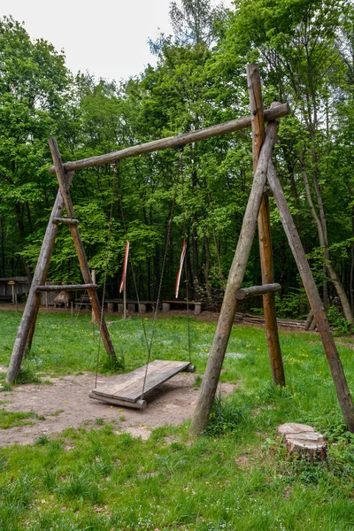 Trägunga Parken Miljövänliga Material Grön Miljö Trä Gungor Och Studsmatta — Stockfoto