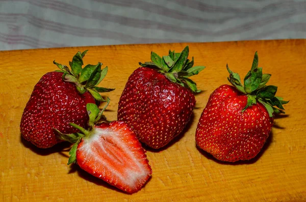 Aardbeien Tafel Verse Aardbeien Mand Fruit Boerenmarkttafel — Stockfoto