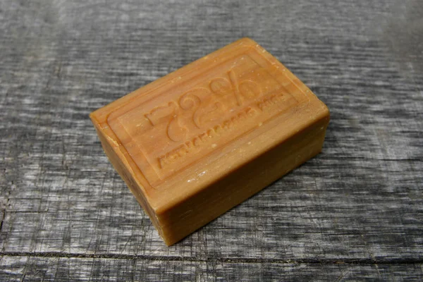 Pedaço Sabonete Papel Castanho Único Pedaço Eco Sabão Close Produtos — Fotografia de Stock