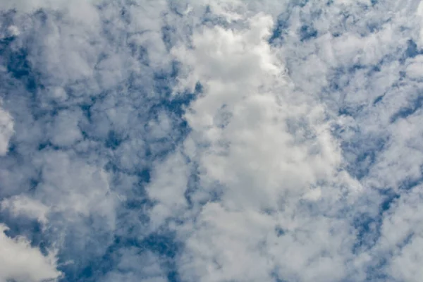 Chmury Niebieskim Nieba Chmury Niebo Piękne Niebieskimi Białymi Chmurami Tło — Zdjęcie stockowe