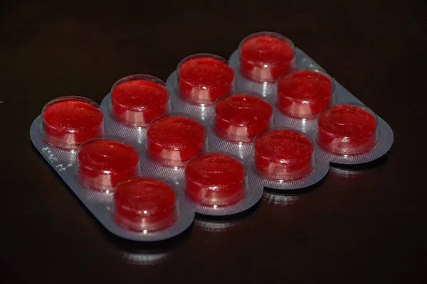 Troat Sugtabletter Röda Tabletter Förpackade Blisterförpackningar Hosta Droppe Eller Söt — Stockfoto